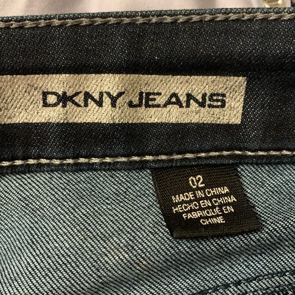 DKNY Mercer Slim Boot Women’s Dark Skinny Denim Jeans Size 2 Five Pocket - Picture 4 of 5